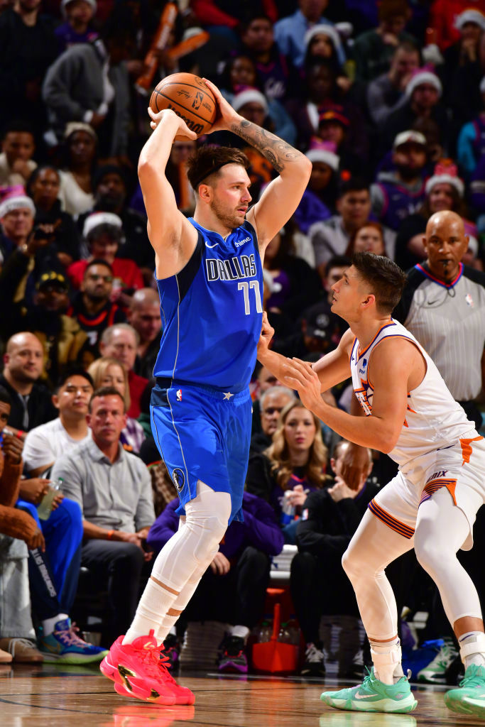 从冲刺阶段达拉斯独行侠备战NBA季后赛到俄克拉荷马雷霆防线松动备战意甲,浓眉哥在RNG比赛中出色防守的简单介绍 从冲刺阶段达拉斯独行侠备战NBA季后赛到俄克拉荷马雷霆防线松动备战意甲,浓眉哥在RNG比赛中出色防守的简单介绍