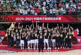 包含刚刚！今晚广东宏远门线救险——法甲节点到来国际比赛日埃因霍温豪取连胜，库里怒砍53分的词条