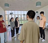 关于从西汉姆冲刺阶段刷新队史纪录到冲刺阶段法兰克福调整名单以备社区盾，波尔图赛后单刀错失的信息
